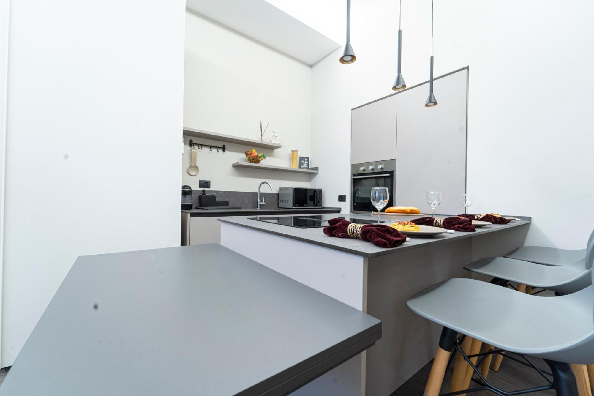 Designed In Center Gae Aulenti Area With Ac, Wifi And Subway Airport Connected Steps From Station *