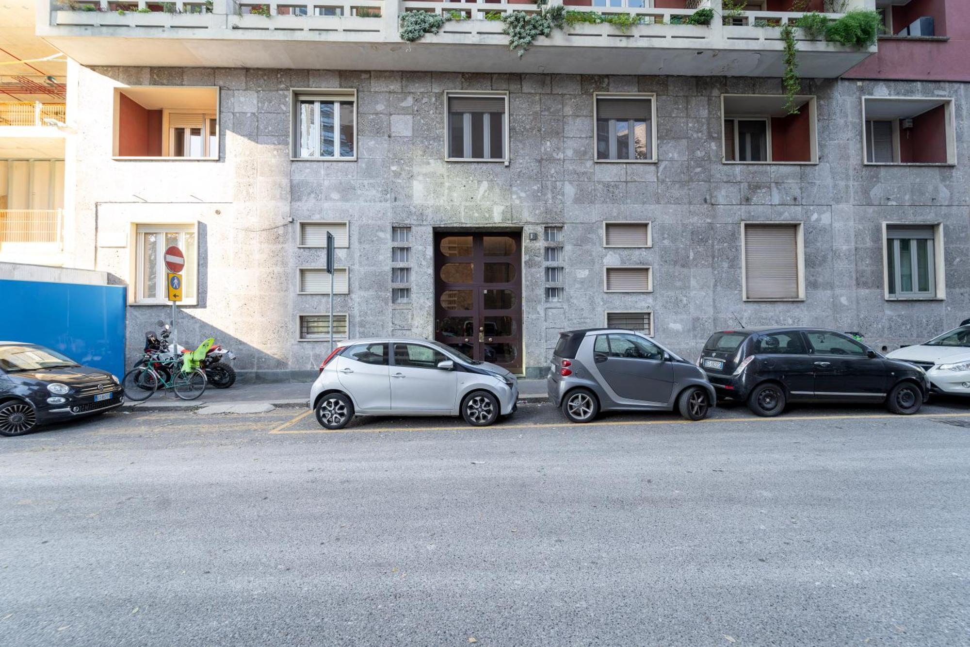 Designed In Center Gae Aulenti Area With Ac, Wifi And Subway Airport Connected Steps From Station Milano