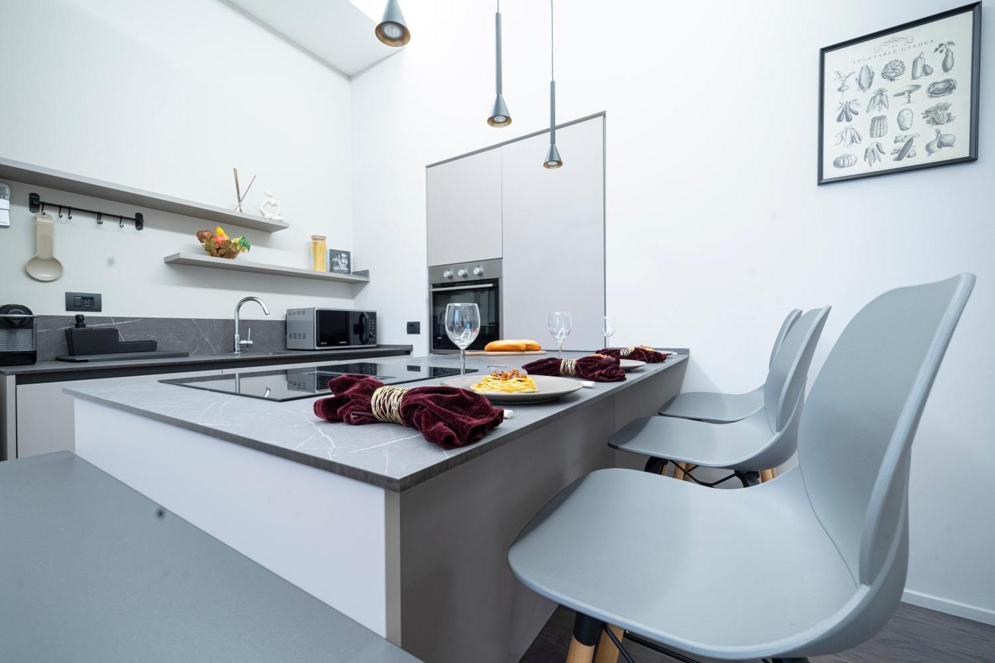 Designed In Center Gae Aulenti Area With Ac, Wifi And Subway Airport Connected Steps From Station Milano