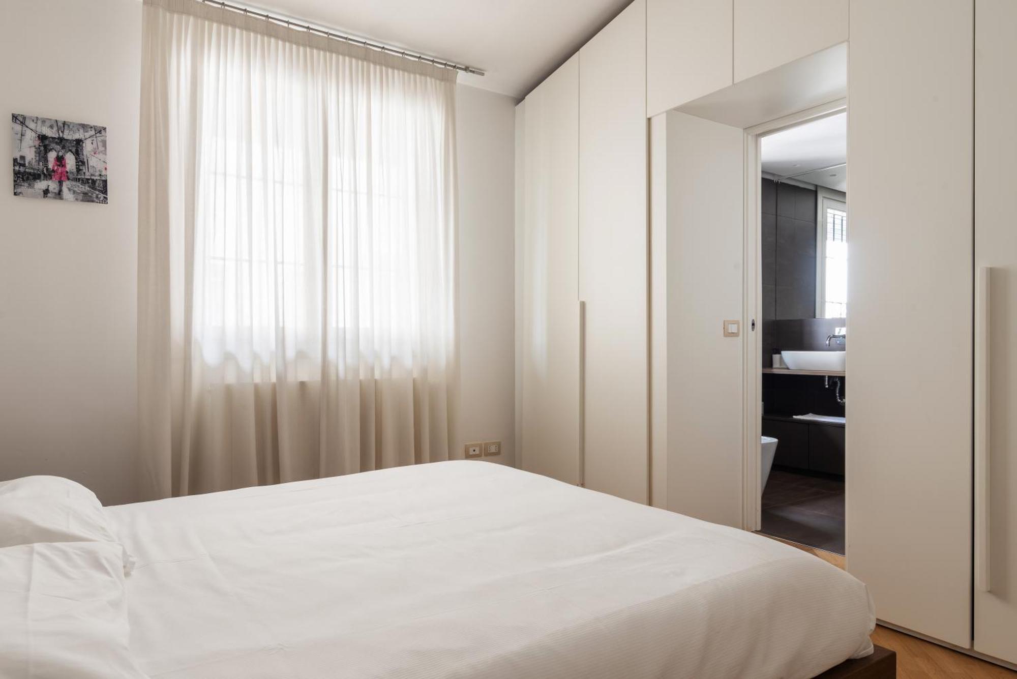 Ampio E Luminoso Trilocale In Zona Moscova Appartement Milaan