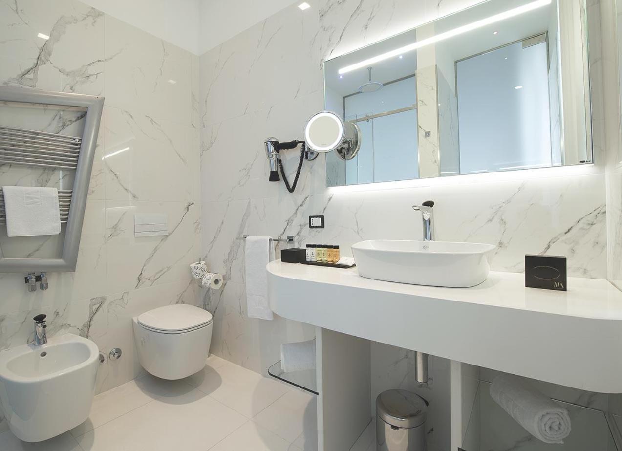 Gatto Bianco Mia Hotell Milano