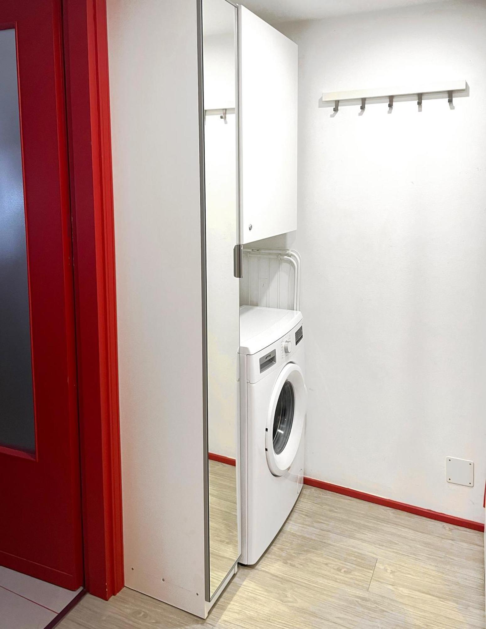 Rosso A Milano, Vicino Allo Ieo *