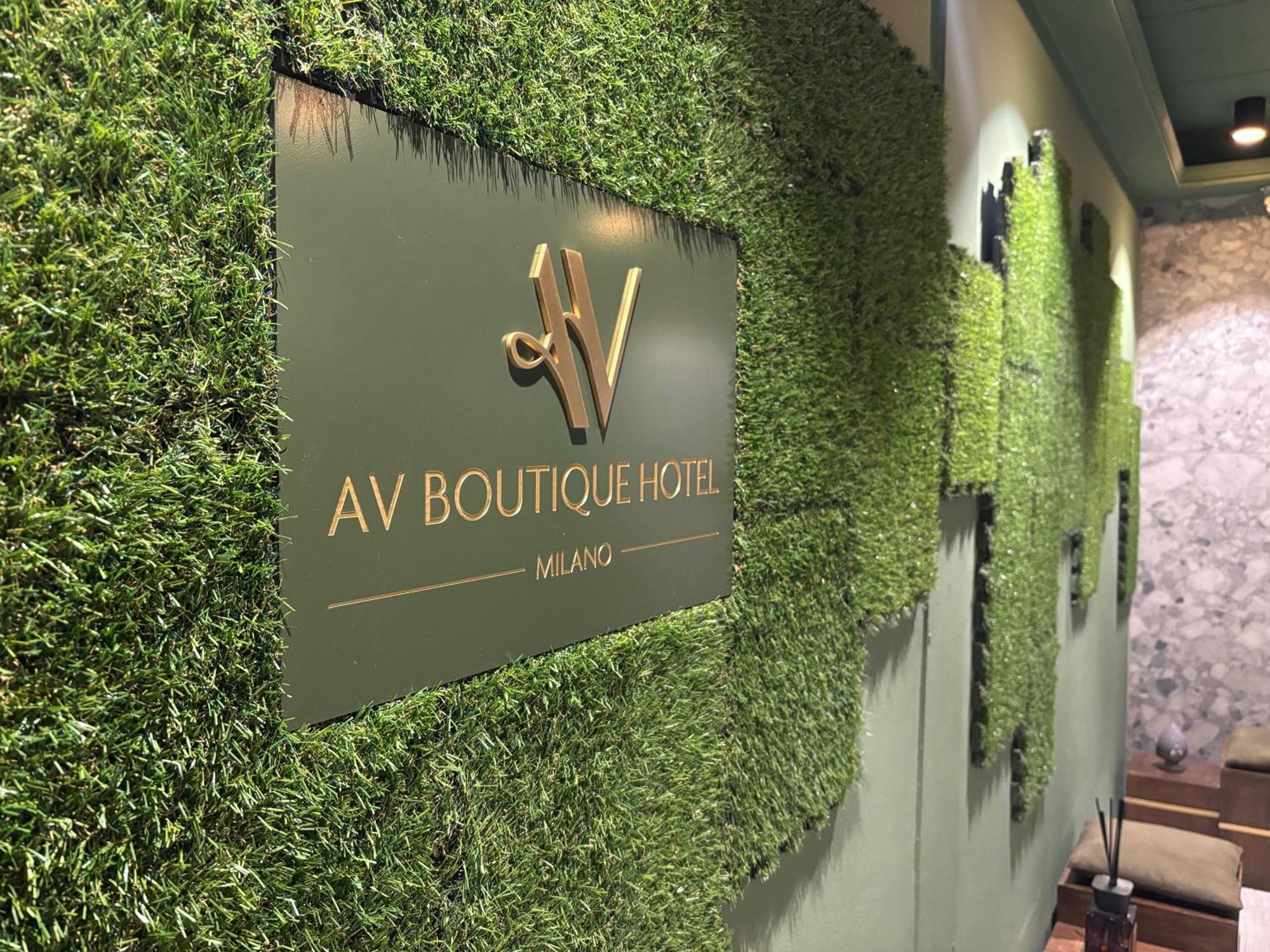 Hotel Av 2*