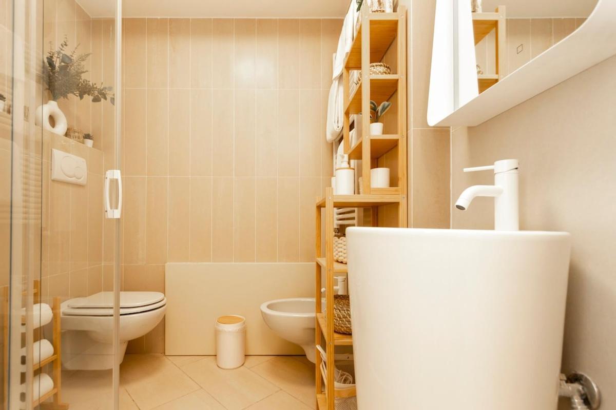 Sunny Retreat Near Metro, 12 Min To Duomo Leilighet Milano