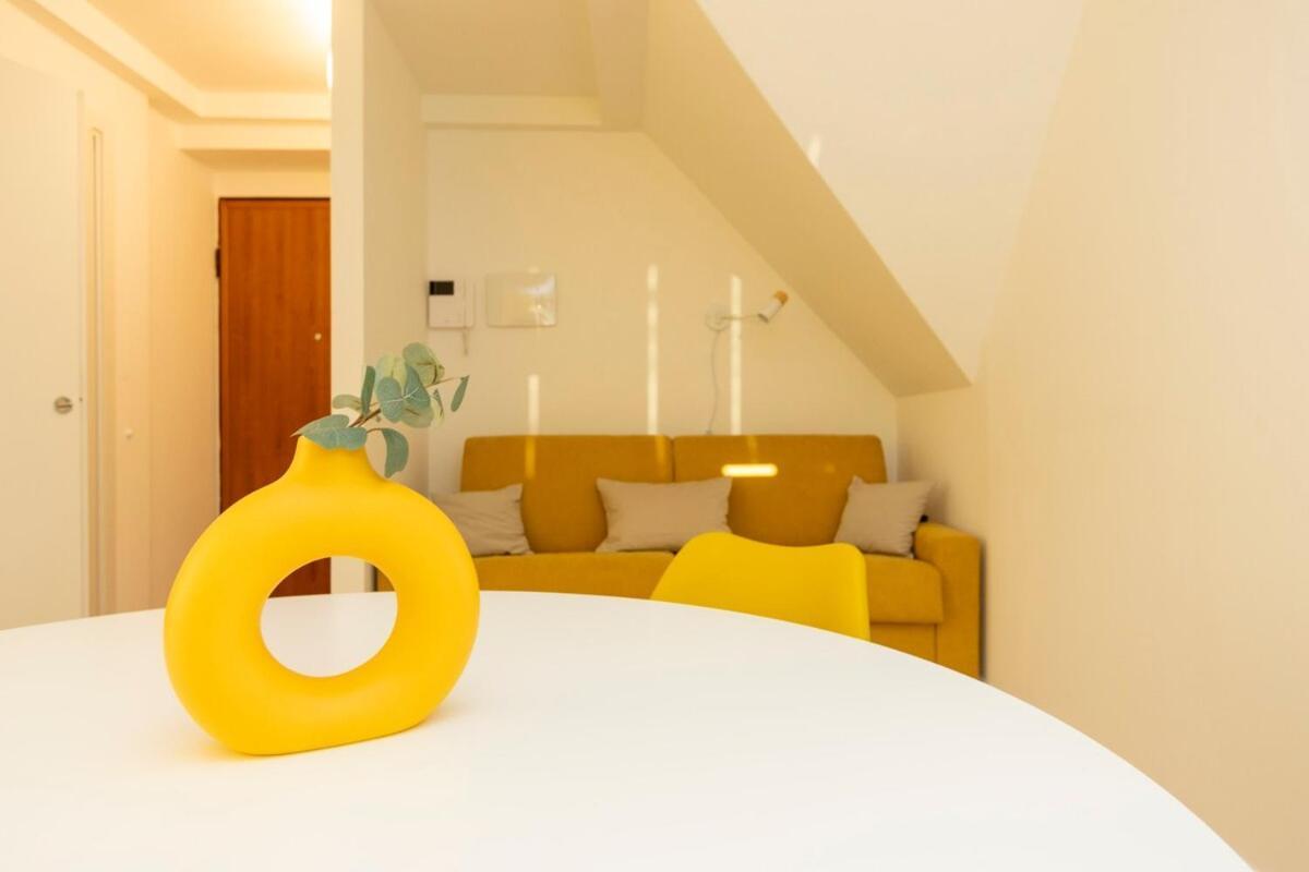 Sunny Retreat Near Metro, 12 Min To Duomo Milano