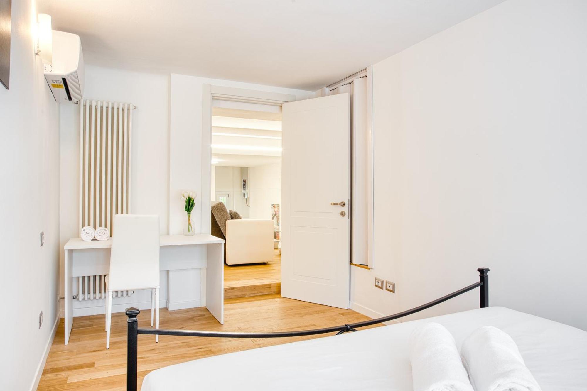 Walk To Navigli - Via Gola - 2 Bedrooms Lejlighed *