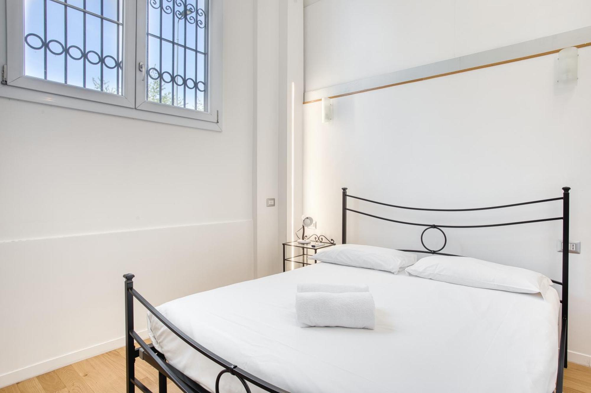 Walk To Navigli - Via Gola - 2 Bedrooms Lejlighed