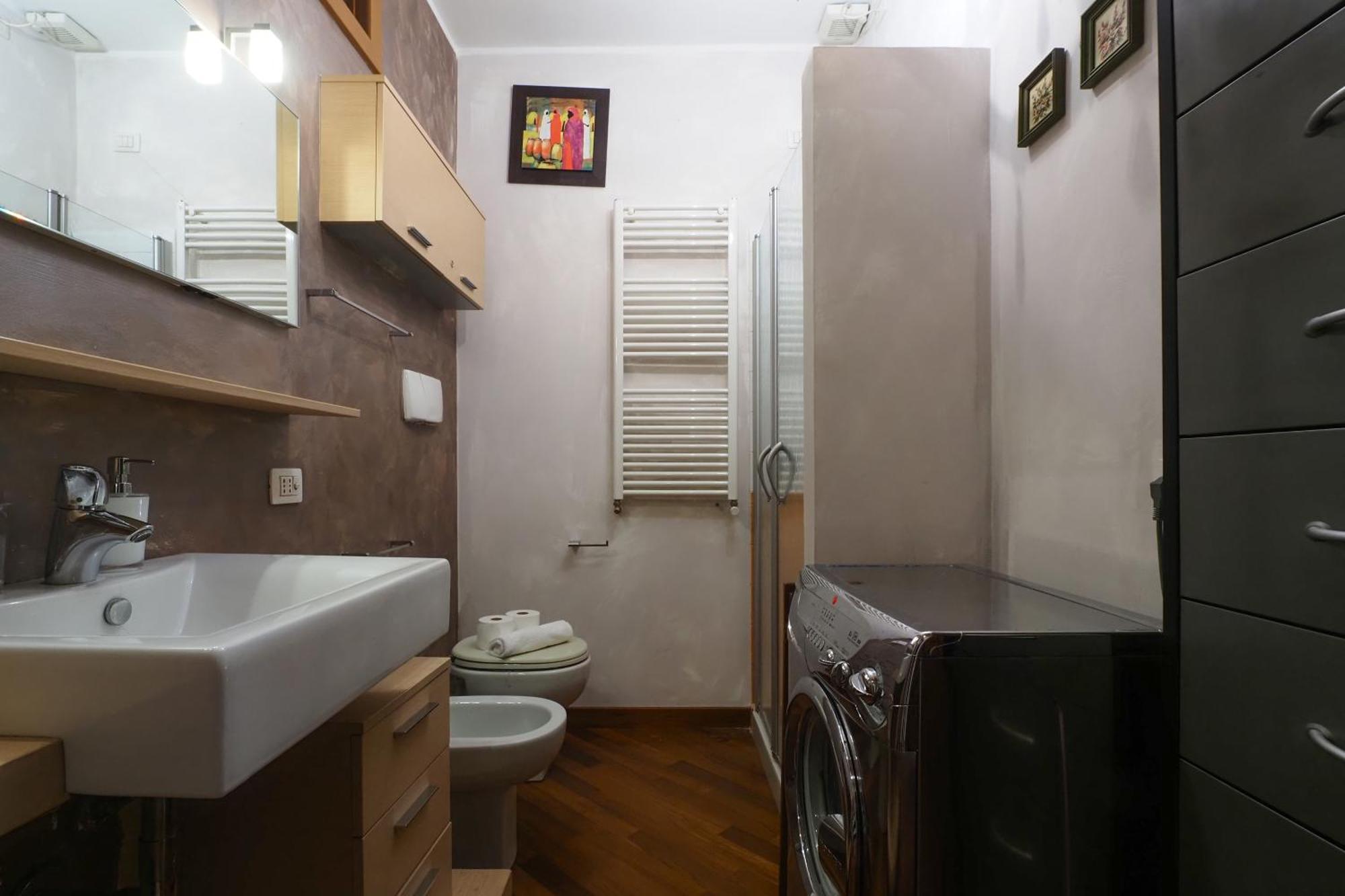 Appartamento Primopiano - Cenisio 37 *