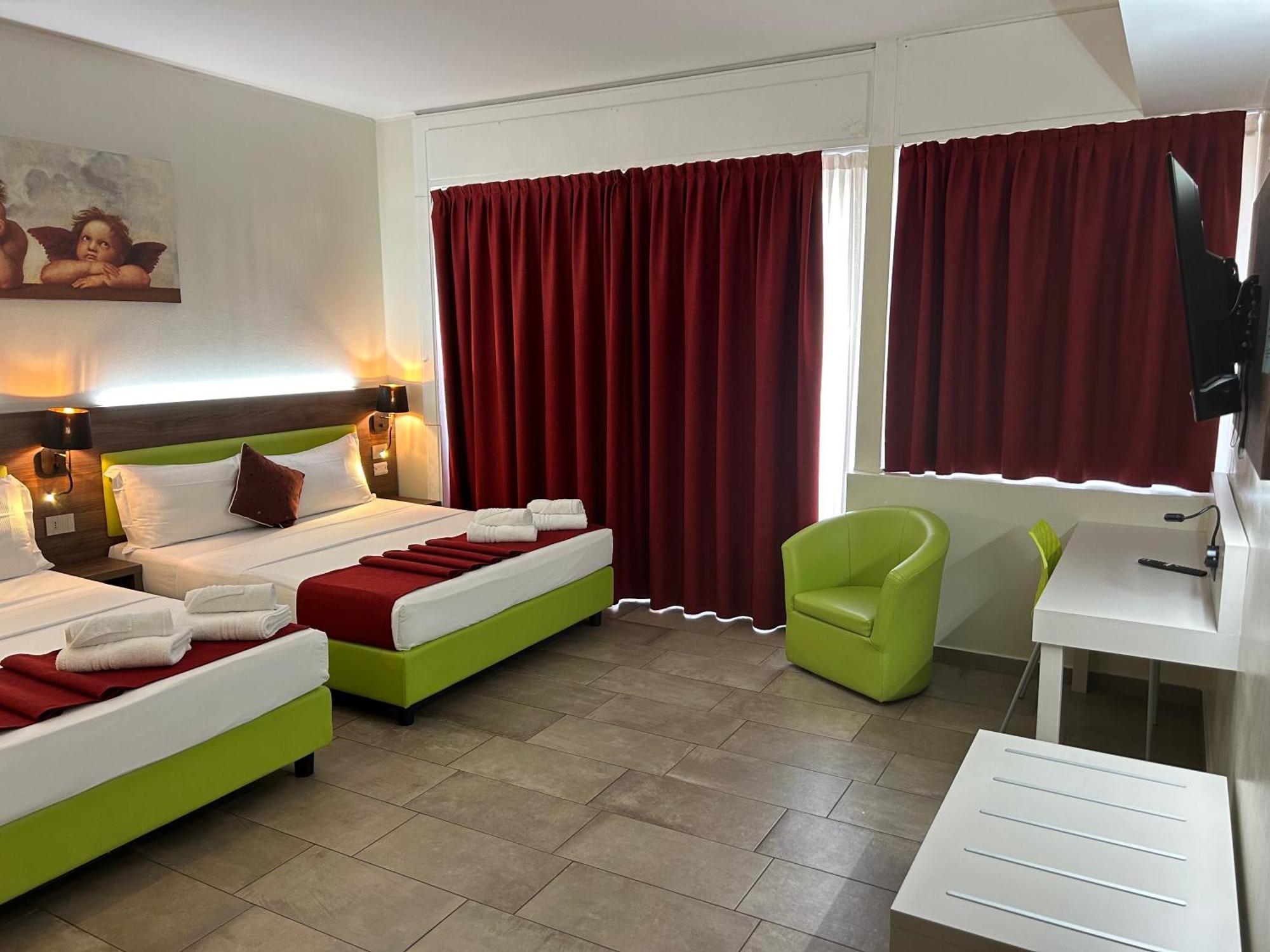 Stradivari Hotel 3*