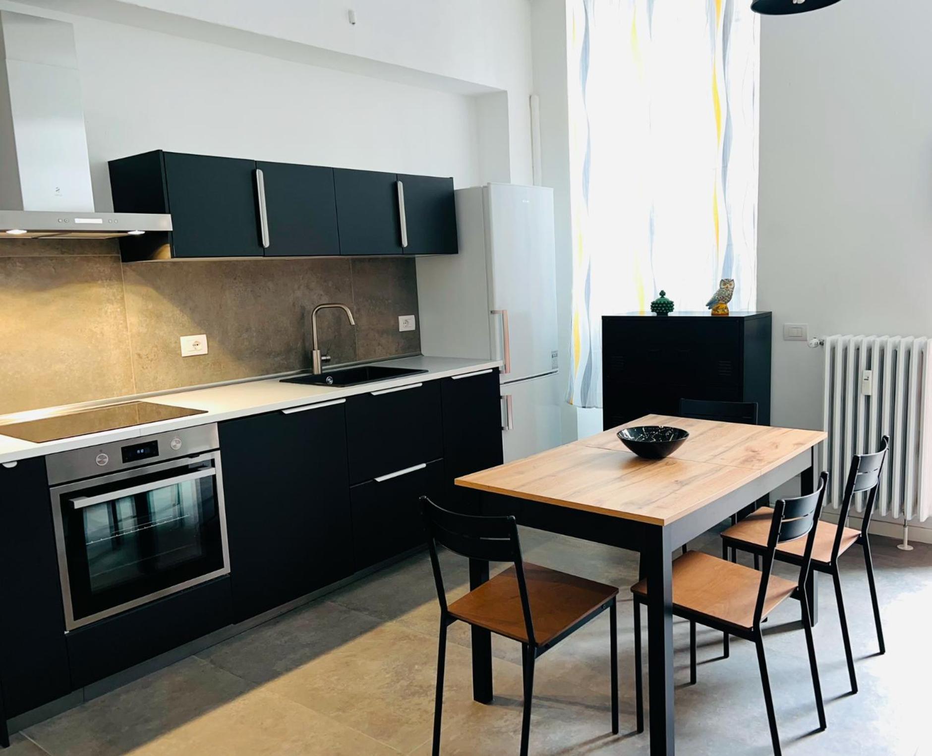 3 In Navigli Center Close To The Metro With Parking * Milano