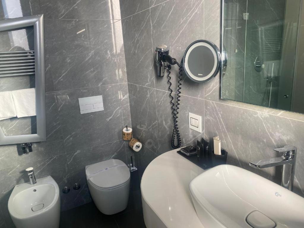 Gatto Bianco Mia Hotell Milano