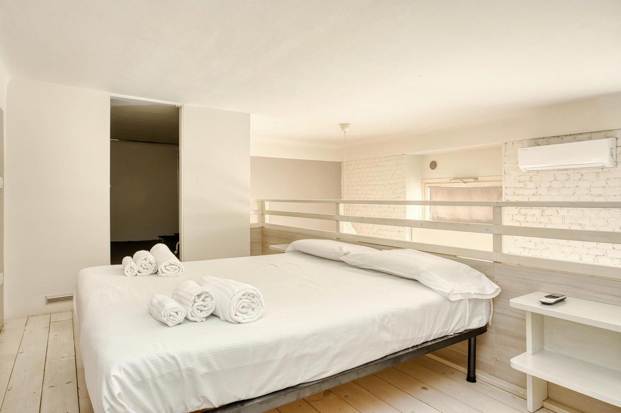 Modern Loft Near Bosco Verticale