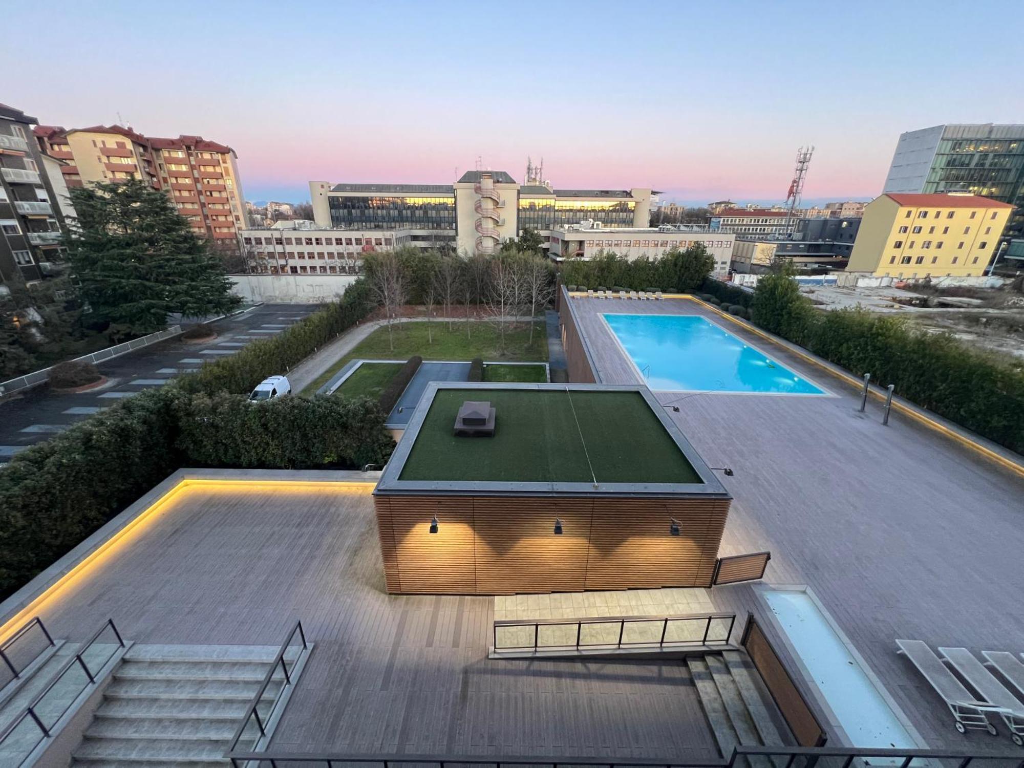 Giax Tower Premium Modern Milanese Flat With Gym Pool View & Box Milano