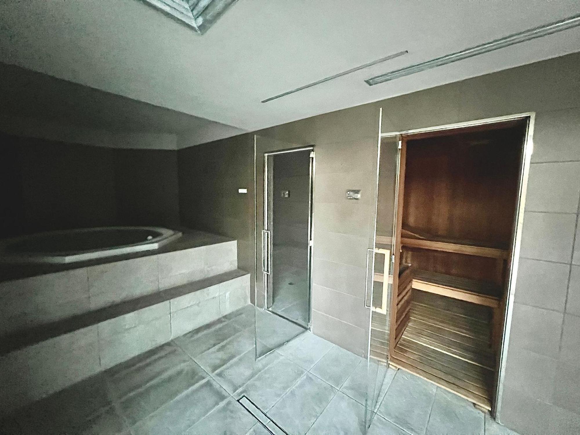 Giax Tower Premium Modern Milanese Flat With Gym Pool View & Box