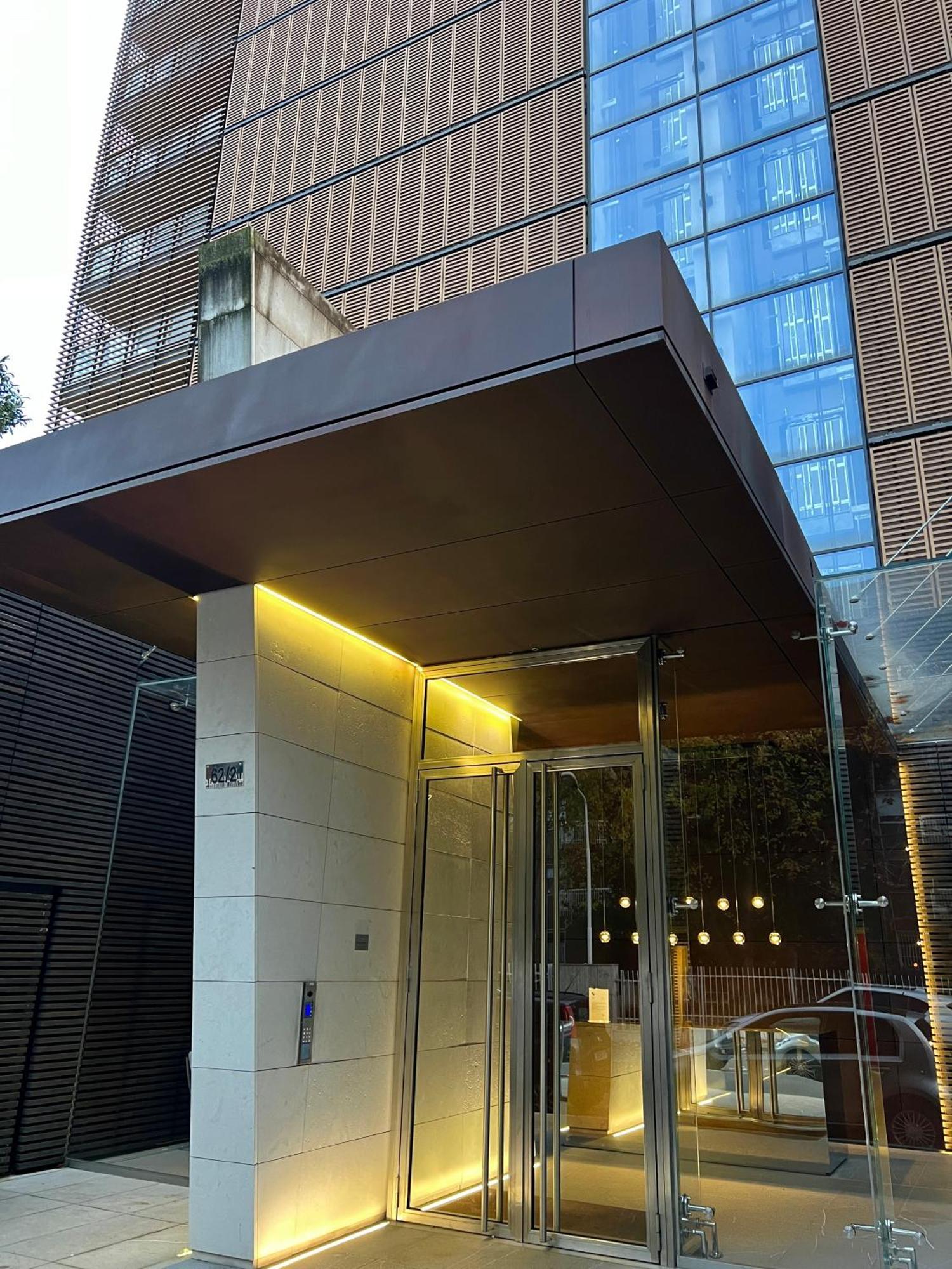 Giax Tower Premium Modern Milanese Flat With Gym Pool View & Box