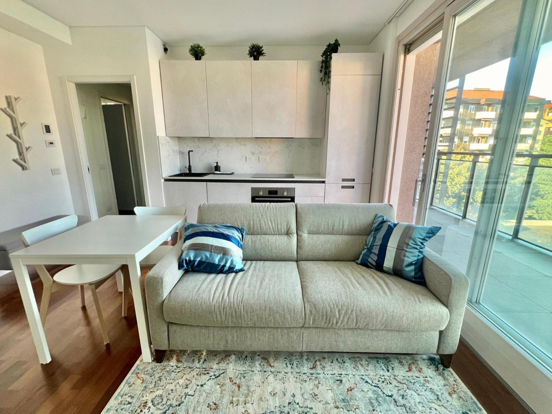 Giax Tower Premium Modern Milanese Flat With Gym Pool View & Box
