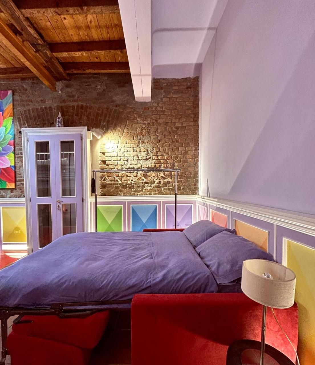 With Terrace And Loft With Garden In Naviglio Pavese Guest house