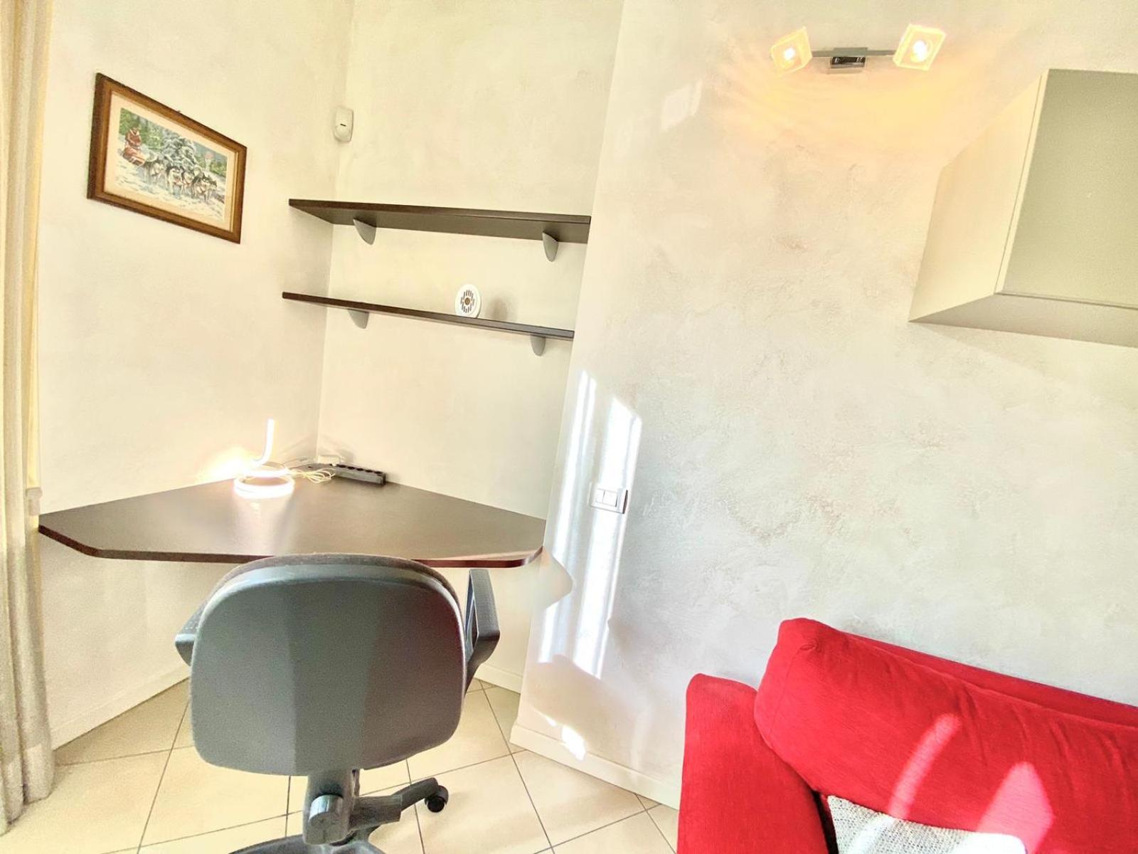 Nel Cuore Di Viale Certosa Milano, Comodo Per Raggiungere Centro Storico, Rho Fiera Milano, Eventi E Concerti, Con Parcheggio Privato Interno A Scelta Appartement Milaan