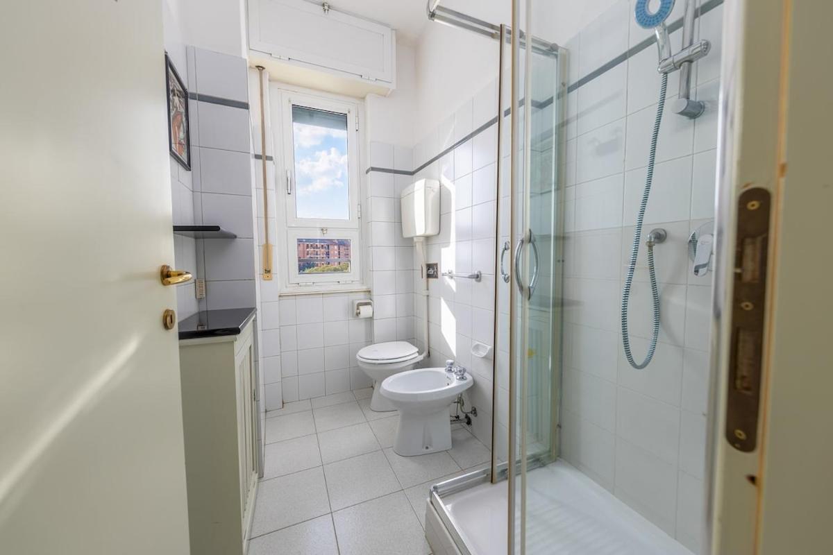 Appartement Easy Parking - 5 Min To Metro - Balcony - Quiet Milaan