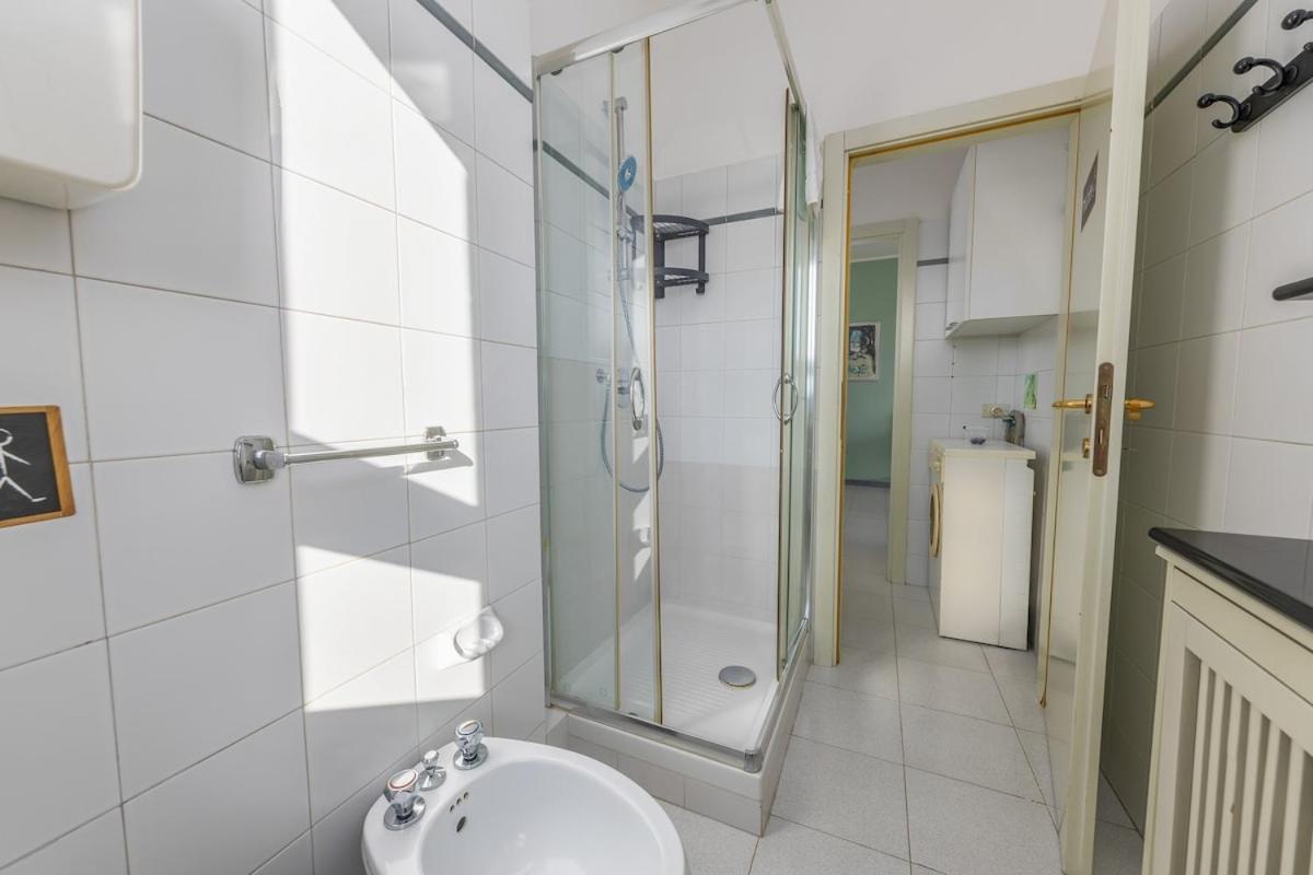Easy Parking - 5 Min To Metro - Balcony - Quiet Appartement Milaan