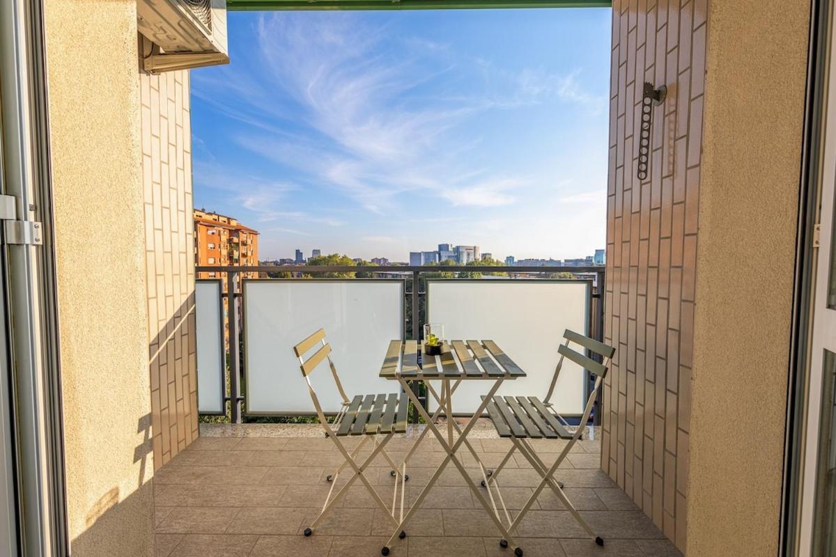 Easy Parking - 5 Min To Metro - Balcony - Quiet Appartement Milaan