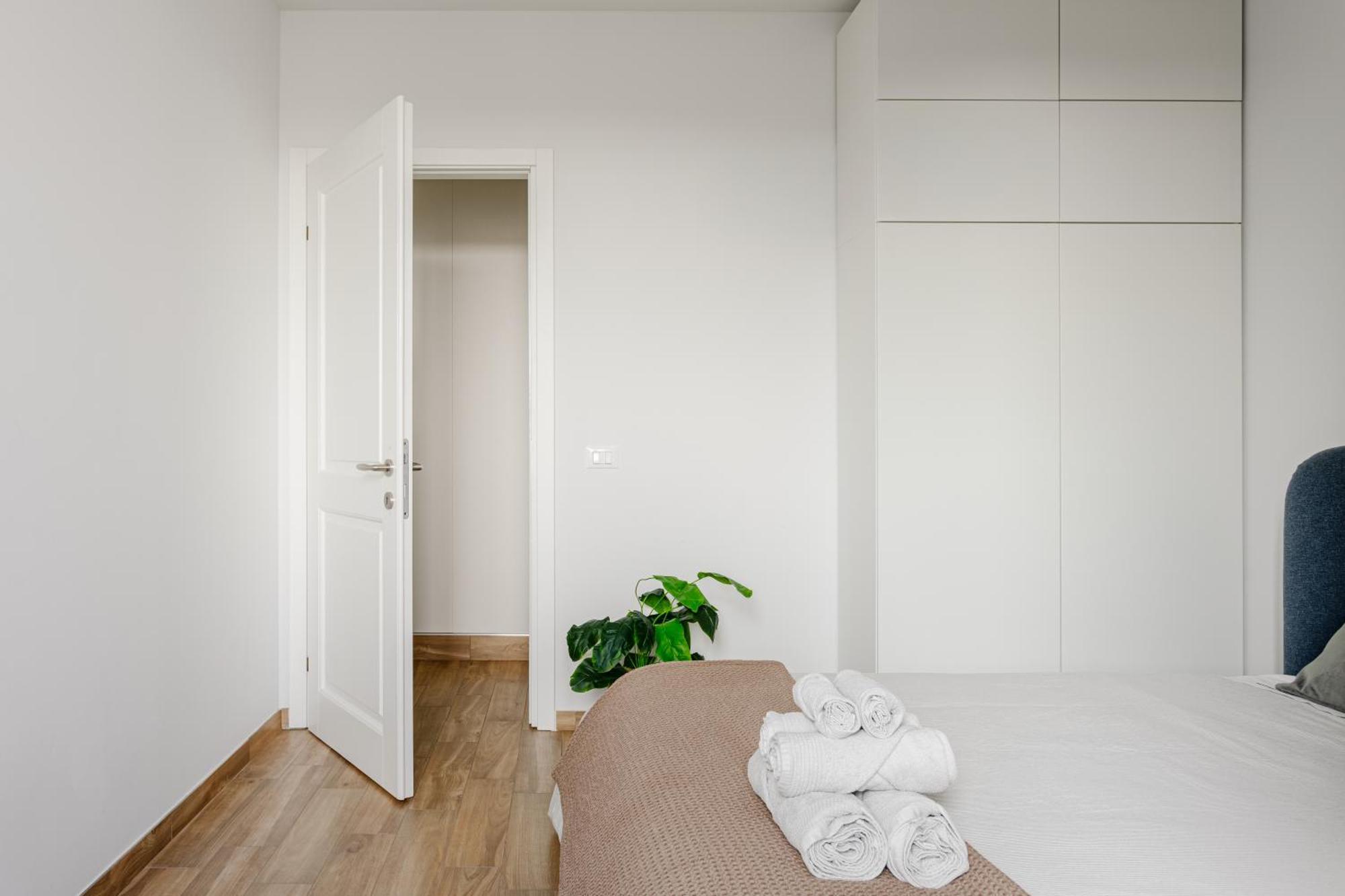 Appartamento Repetti - Two Adjacent & Independent 10 Minutes To Centre & Linate Airport *