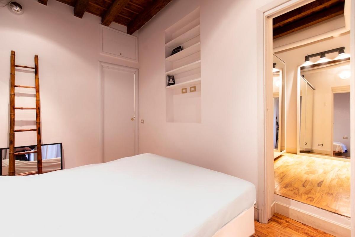 Live In Style Elegant Near Duomo Apartment Milan