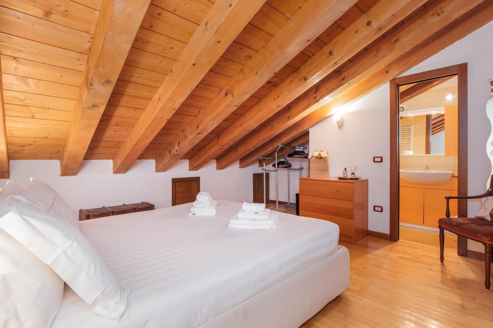 Keys Of Italy - Salutati Stylish Bedroom * Milano