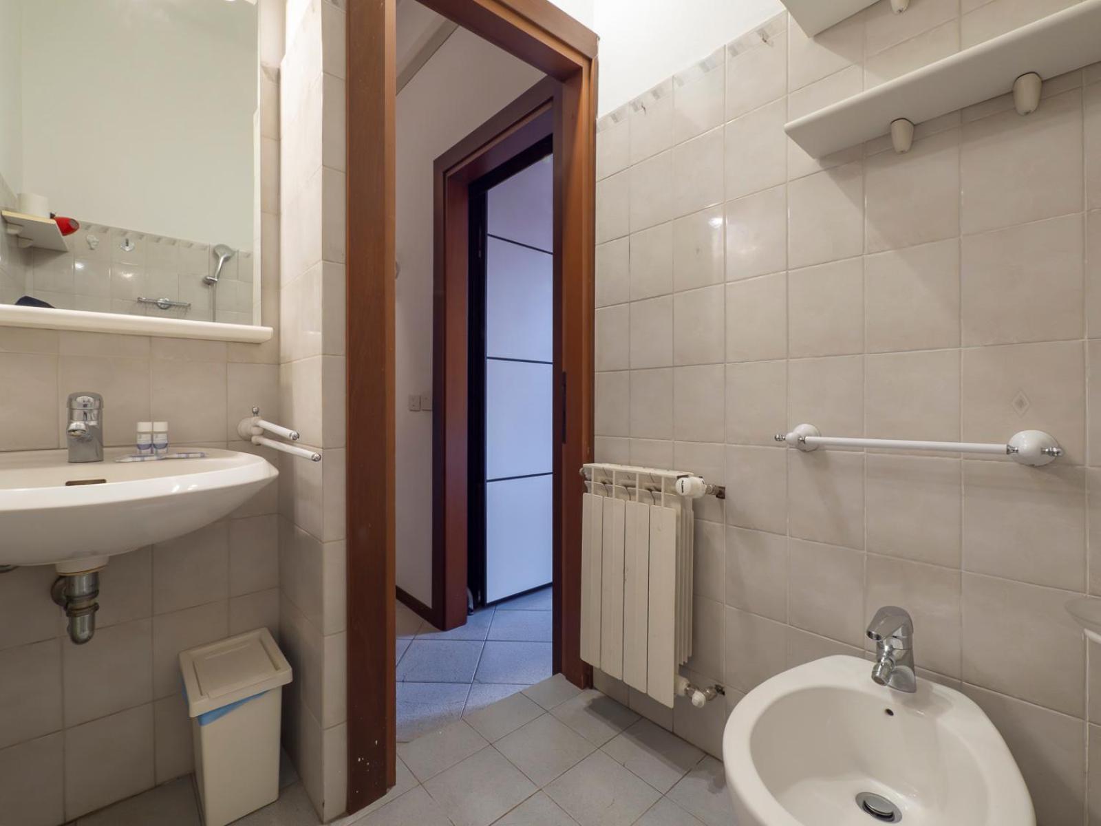 Ampio Biolocale Vicino Stazione Milano