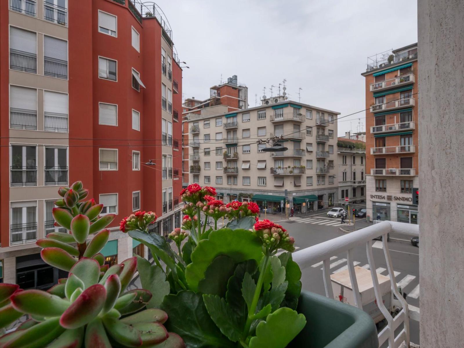Spacious 2bdr With Balcony Arco-sempione Area, By Rentopolis Lejlighed