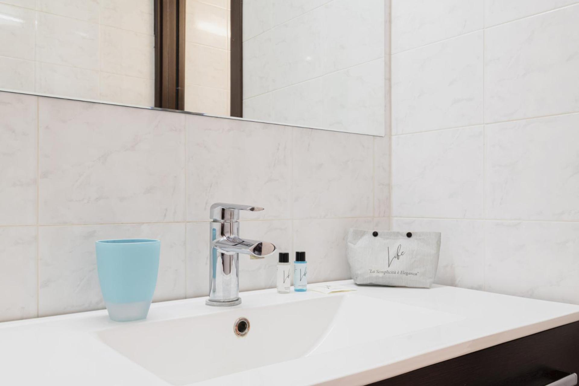 Easylife - Elegante In Solari Milano