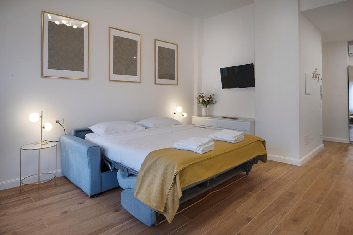 Laru - 8 Minutes From The Duomo Milano