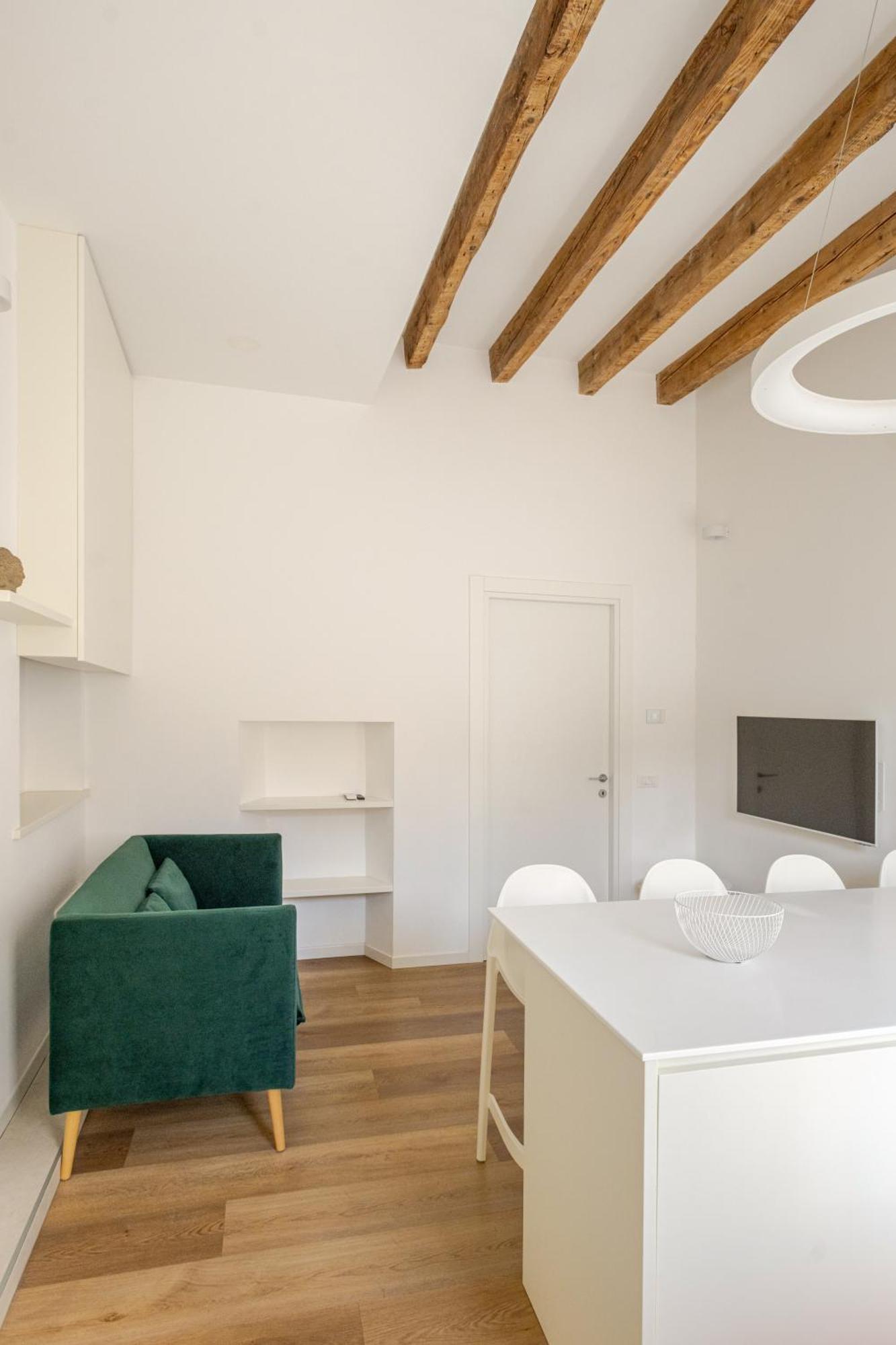 Design And Comfort In Isola In The Heart Of * Milan