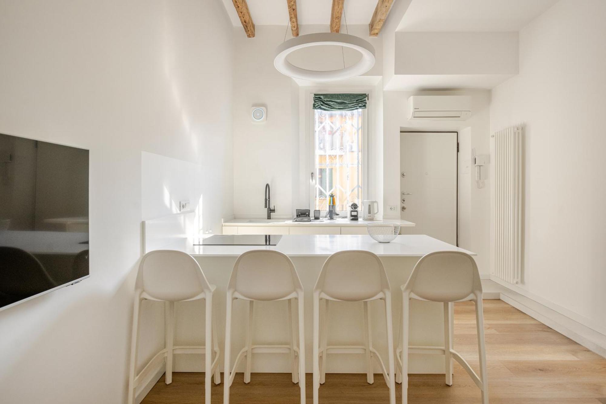 Design And Comfort In Isola In The Heart Of Apartment Milan