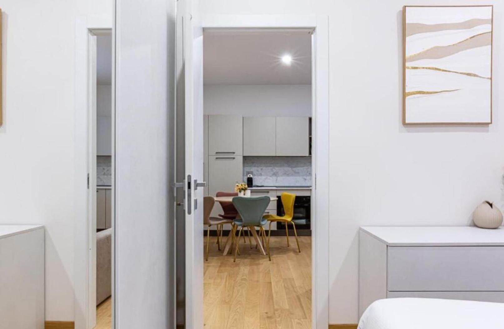 Casati Station Metro M1, M2, M3 Apartment Mailand
