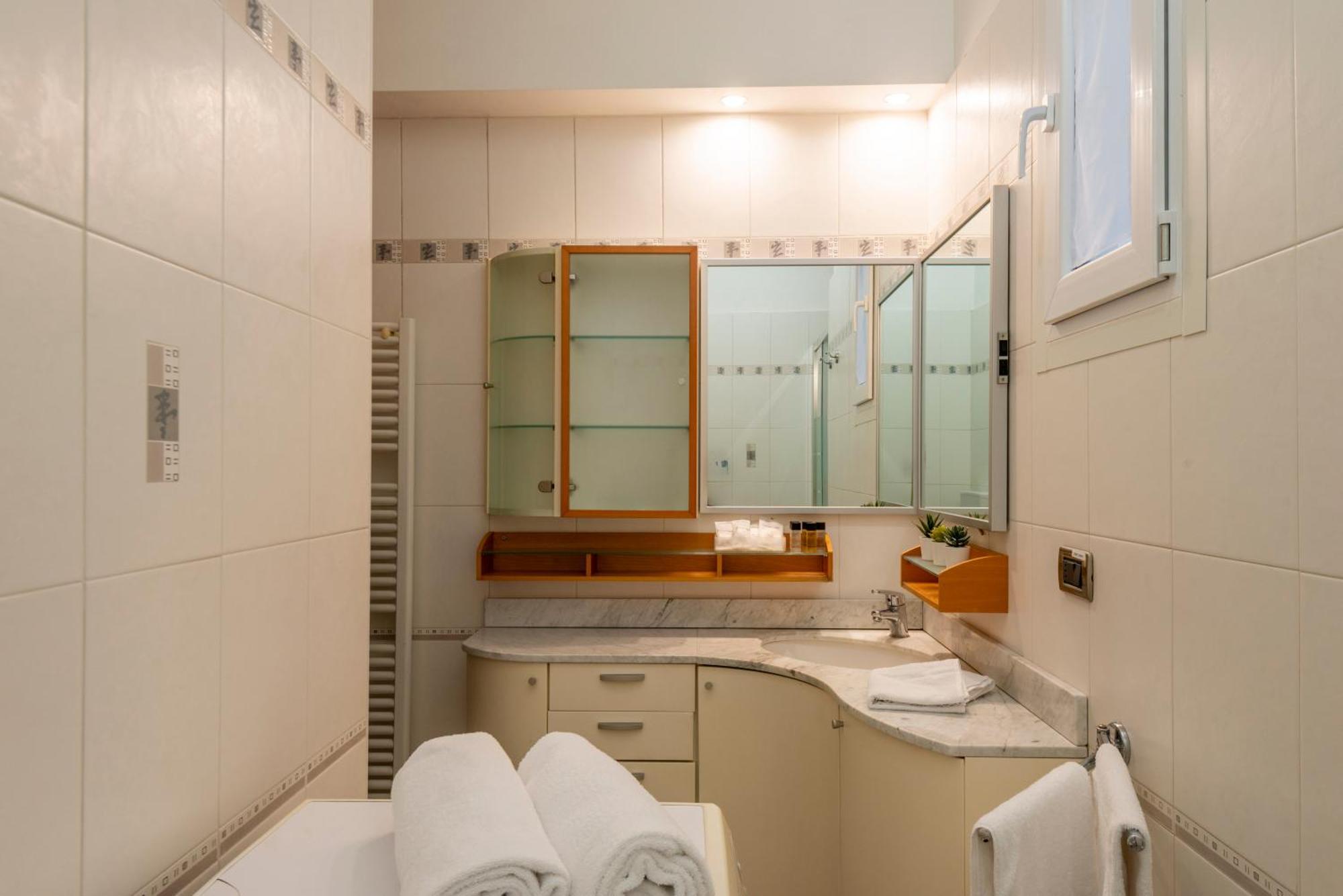 Lecco, 20 - In The Heart Of The Rainbow District Apartment *