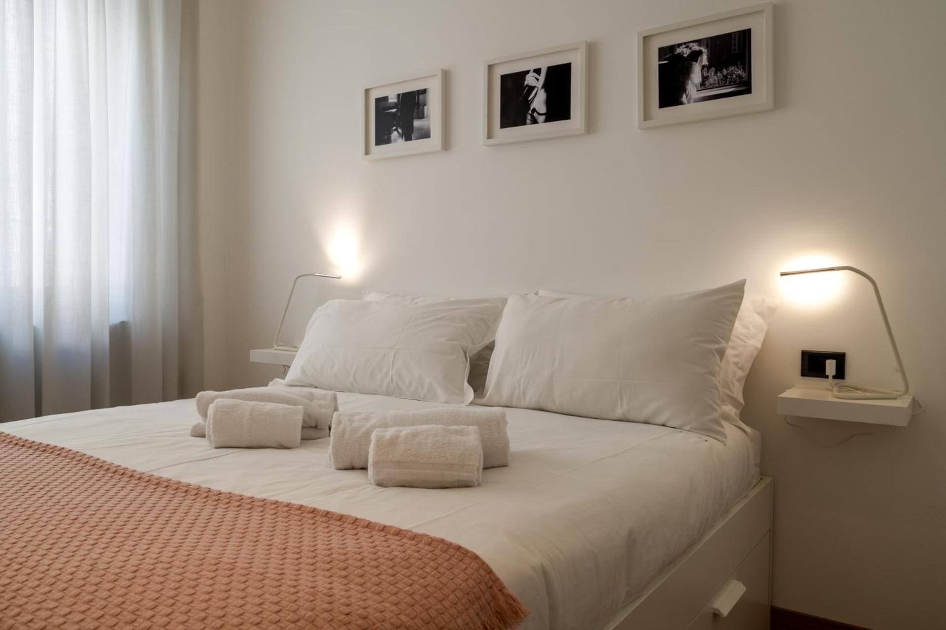 Italianflat - Spacious 3 Bedroom With Balcony San Babila Area * Milano
