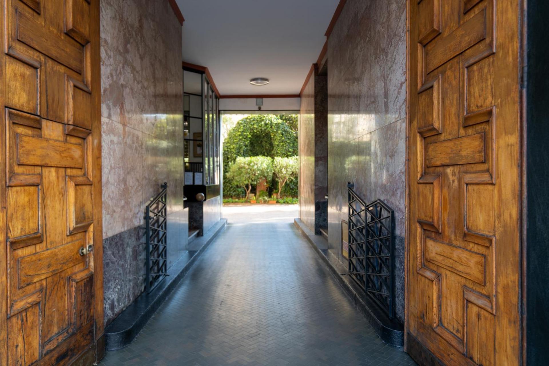 Italianflat - Spacious 3 Bedroom With Balcony San Babila Area Appartamento Milano
