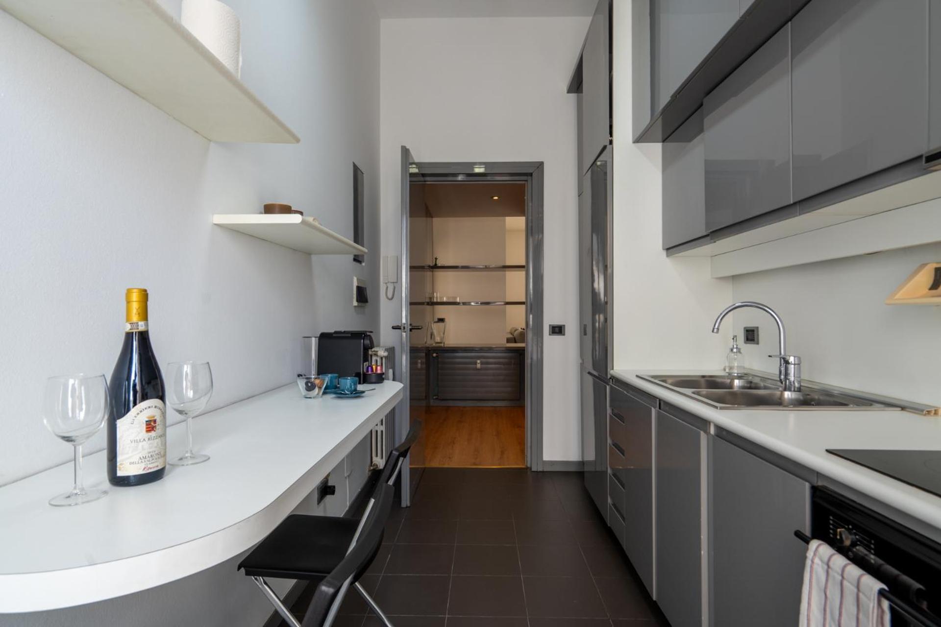 Italianflat - Spacious 3 Bedroom With Balcony San Babila Area Appartamento Milano