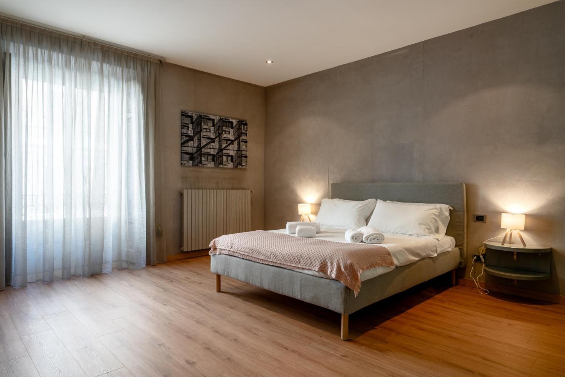 Italianflat - Spacious 3 Bedroom With Balcony San Babila Area Milano