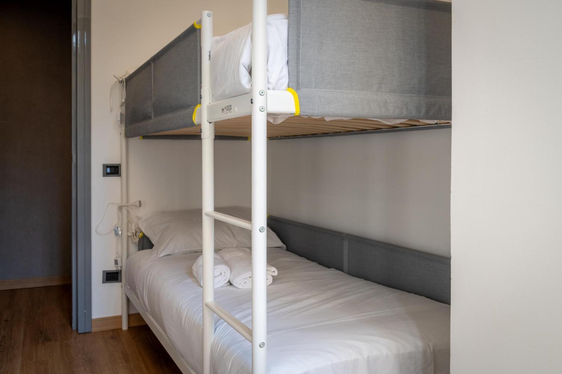 Italianflat - Spacious 3 Bedroom With Balcony San Babila Area * Milano