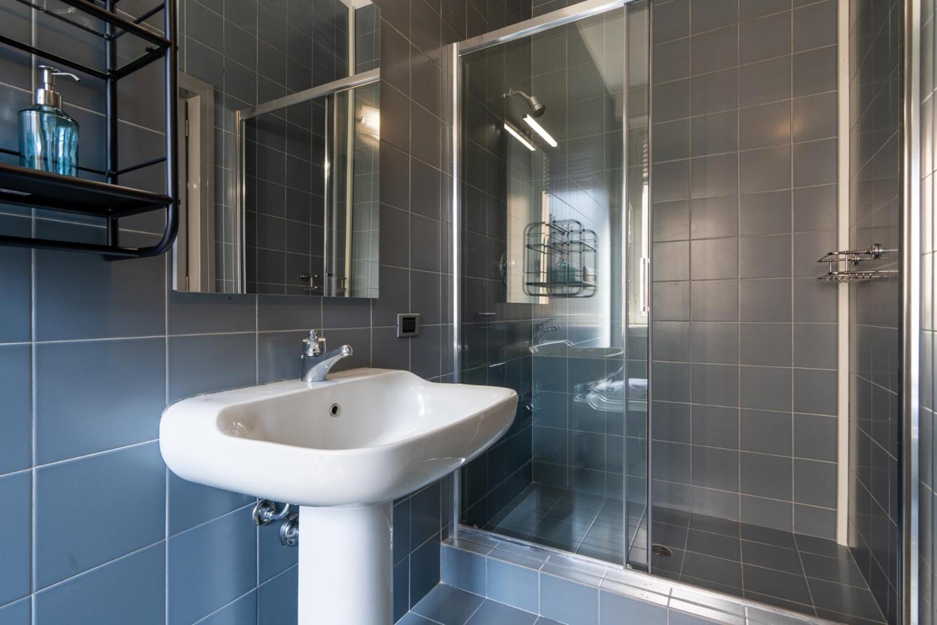 Italianflat - Spacious 3 Bedroom With Balcony San Babila Area * Milano