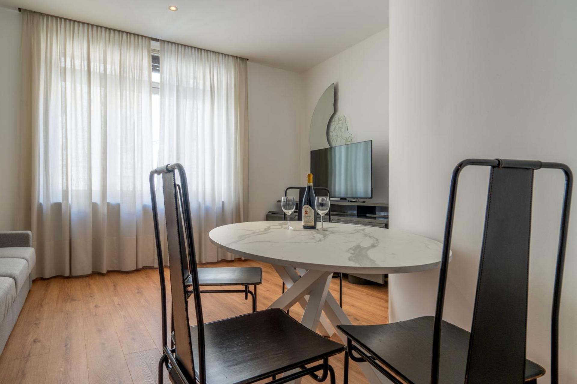 Italianflat - Spacious 3 Bedroom With Balcony San Babila Area Milano