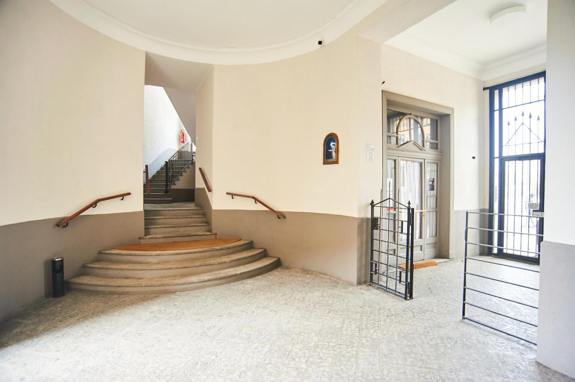 Design & Comfort A Metro A 2 Min Apartment *