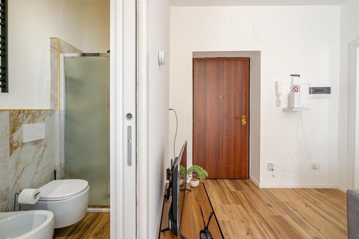 - A Pochi Passi Dalla Stazione Apartment *