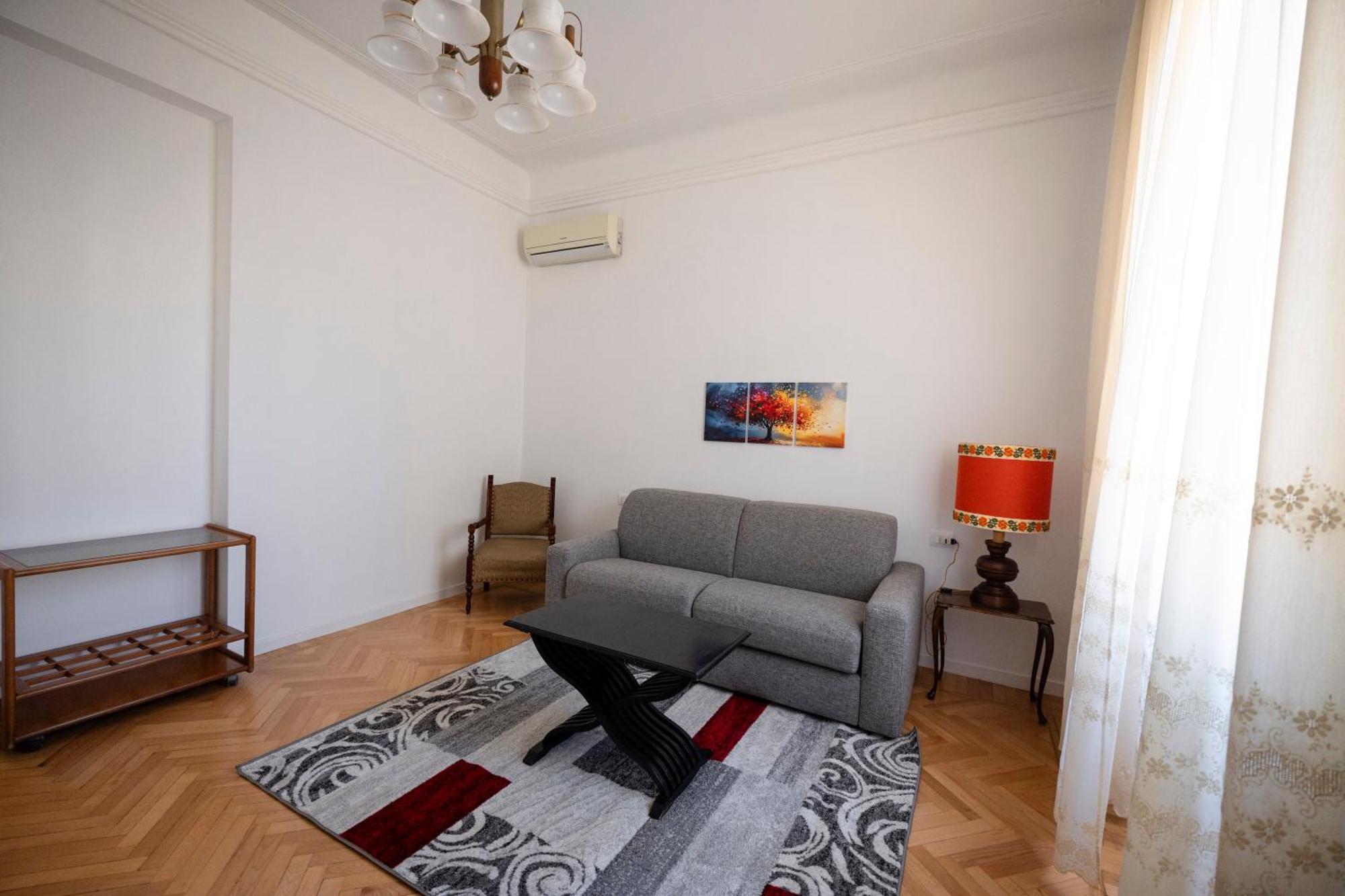 Appartamento Moderno Trilocale In Zona Navigli