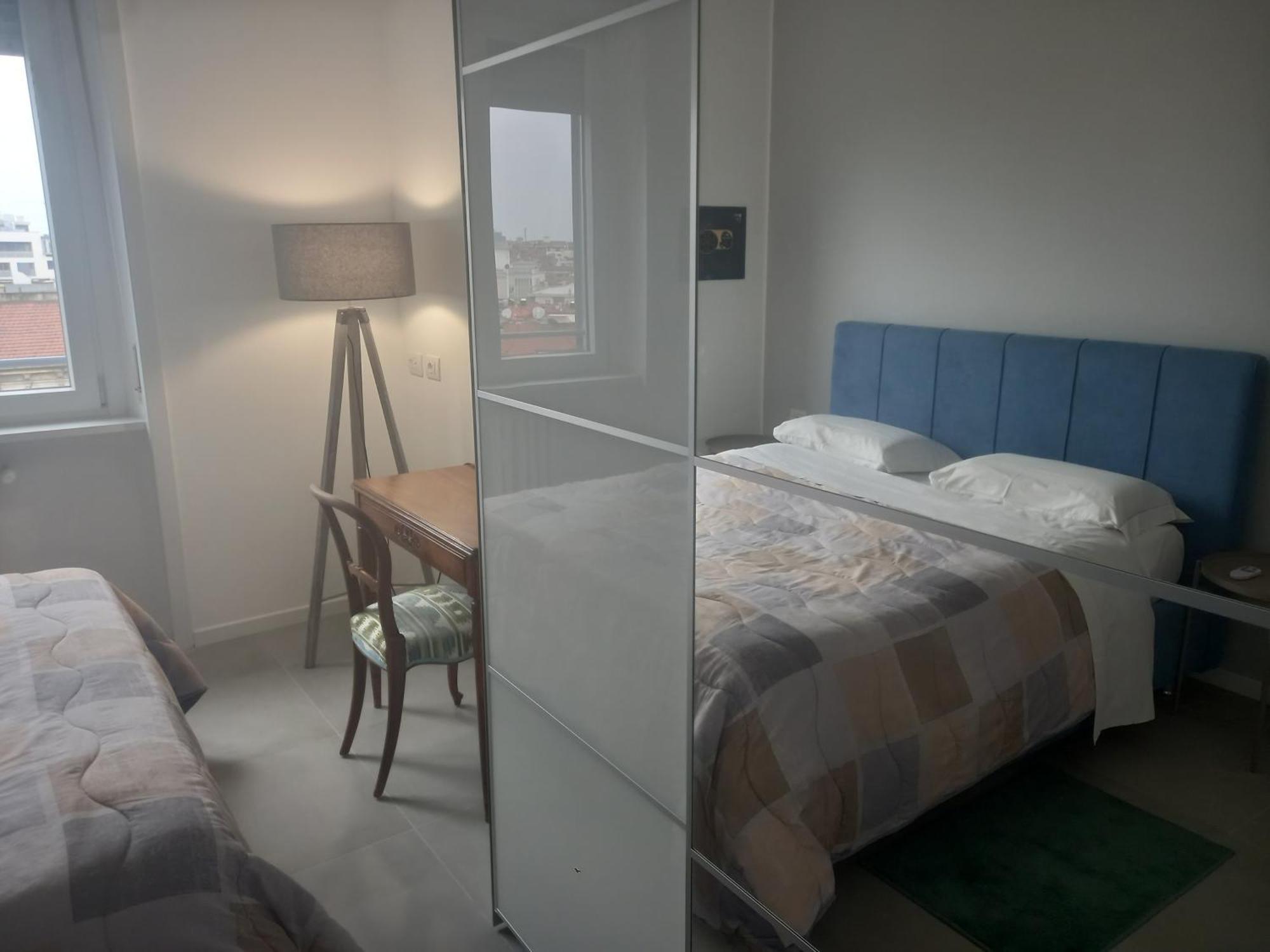 Porta Romana - Super With 2 Bedrooms & 2 Bathrooms Fully Equipped Kitchen Living Wi Fi Balcony Metro Line Porta Romana *