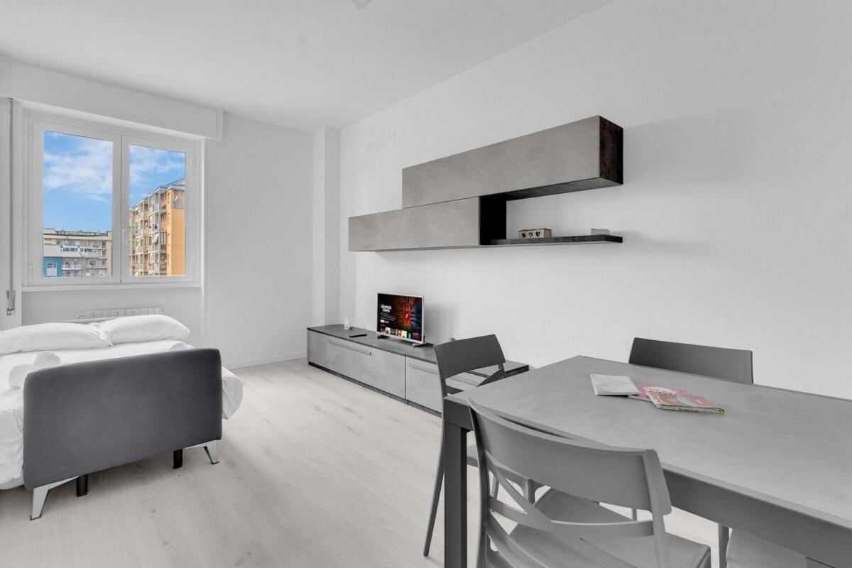 Metro M2 Famagosta-appartamento X5-self Check-in * Milano