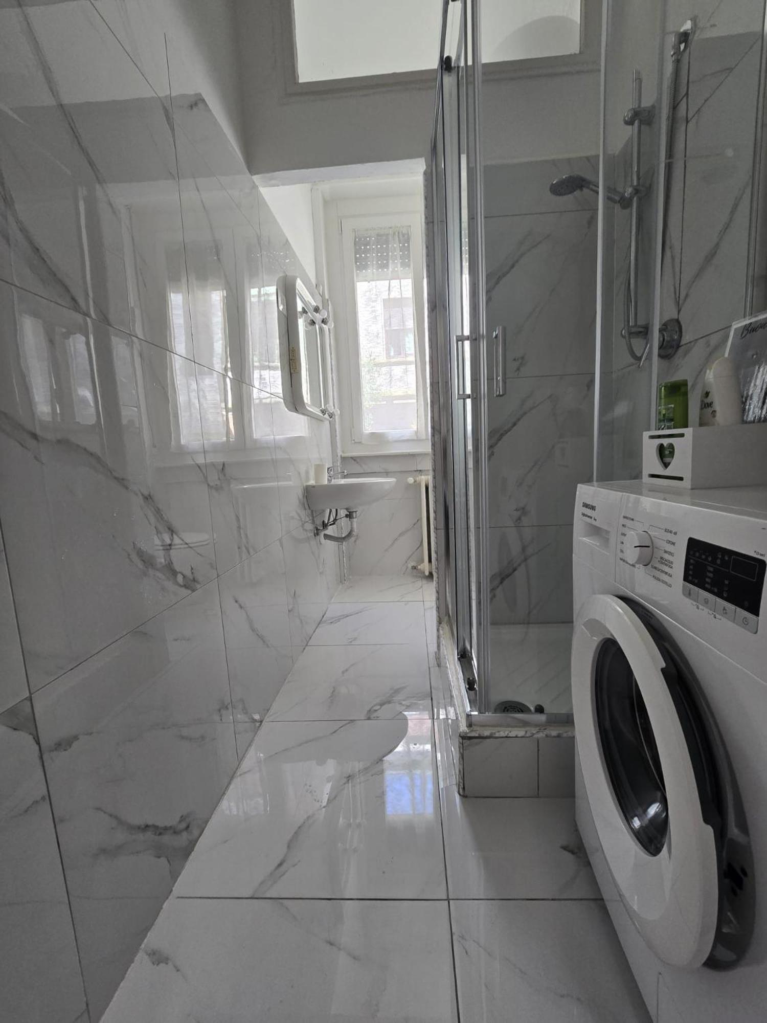 Appartement Bilocale 40 Mq Con Parcheggio Privato Milaan