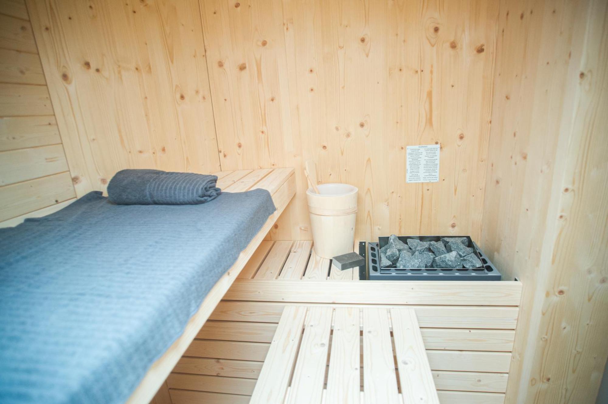Appartement Varanini Luxury Double Bedroom Two And Sauna Milaan